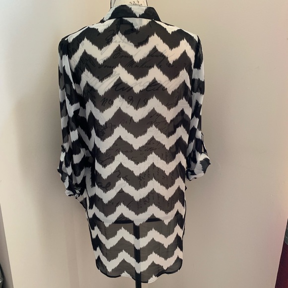 Black & white chevron sheer blouse - Picture 3 of 4